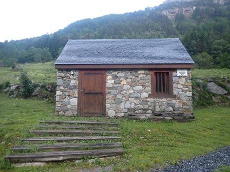 6:32　ヘリポート前の小屋