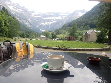 16:18　ホテルに戻って来て一服