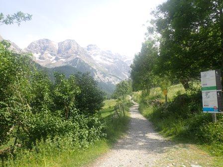 16:58　岸壁に向かって歩く"