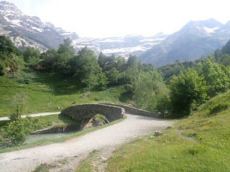 17:38　ガヴァルニー渓谷にかかる石橋