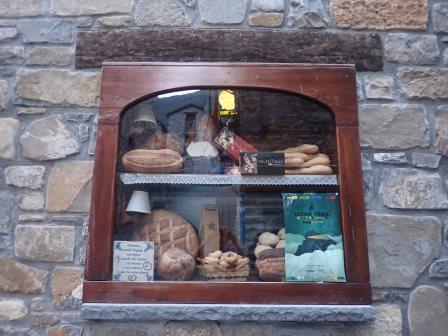 21:38　パン屋のショーウインドー