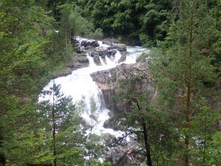 10:39　滝、この後も数本の滝