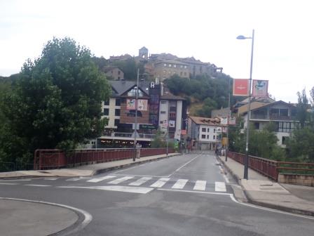 8:47　スペインで最も美しい村の一つアインサでトイレ休憩