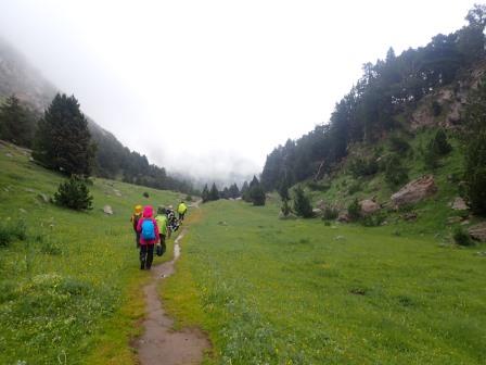 11:40　フードはしているが、傘はさしていないので、小雨と言う所かな・・・