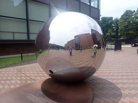 10:40　東京都美術館屋外のオブジェ