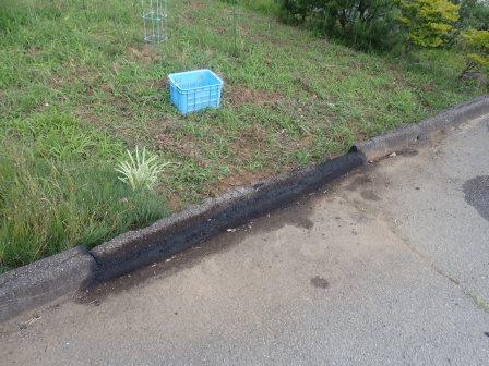 10:29　北杜市に依頼しておいた縁石の補修工事が完了