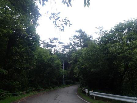 8:19　第一駐車場から車道を歩いて燕岳・中房温泉登山口へ