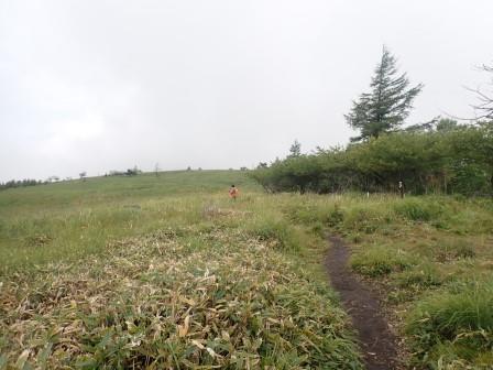 9:32　草原の稜線歩きは快適だ