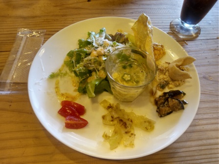 昼食　北杜市　マウンテンマウンテン　お盆のスペシャルメニューの前菜