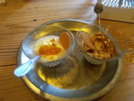 お盆のスペシャルメニューのデザート　マンゴヨーグルトとジェラード