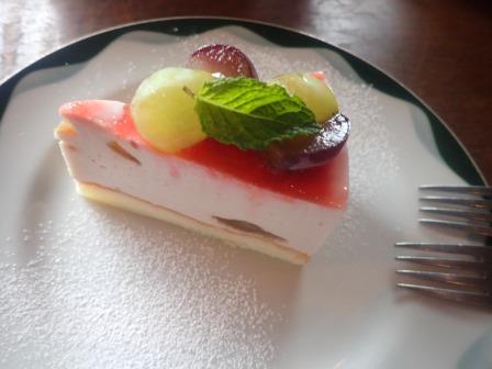 上さんの頼んだしたぶどうのムースケーキ