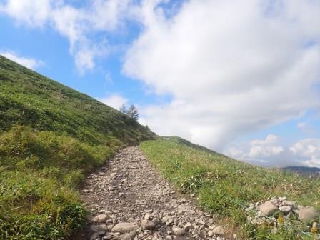 9:08　青空に向かって歩を進める