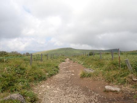 10:13　車山乗越から殿城山へ、北の耳と南の耳の眺望