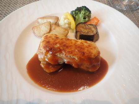 私の頼んだチーズを載せた鶏のソテー