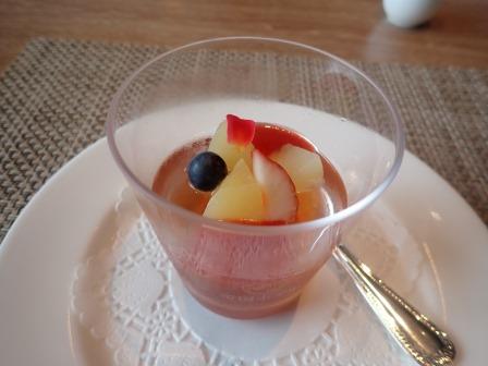 デザート　桃のジュレ