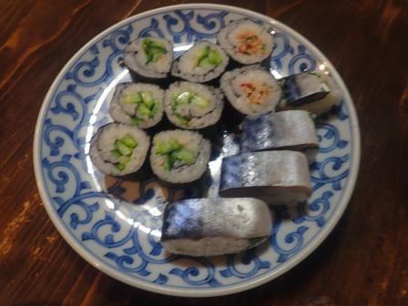 12日（木）夕食　かっぱ巻き・梅和え納豆巻き・〆鯖寿し