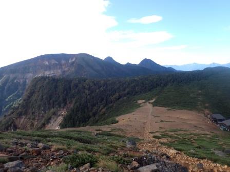 7:27　根石岳より、八ヶ岳の山群、硫黄岳、赤岳、中岳、阿弥陀岳、右端に泊まった山小屋