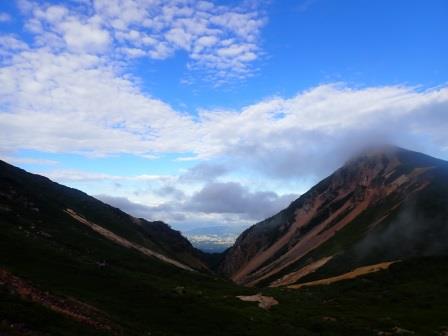 7:45　天狗岳西峰に雲