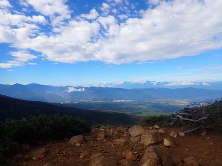 9:11　天狗岳西峰山頂より　手前西に南アルプス、奥東に北アルプス