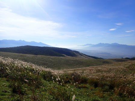 8:47　霧ヶ峰富士見台で途中下車、八ヶ岳、御嶽山、乗鞍岳の眺望