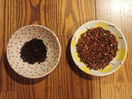 昨夜の夜なべ仕事、粉山椒の反魂丹大の黒い種の除去