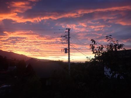 5:42　朝焼け、自宅ベランダより