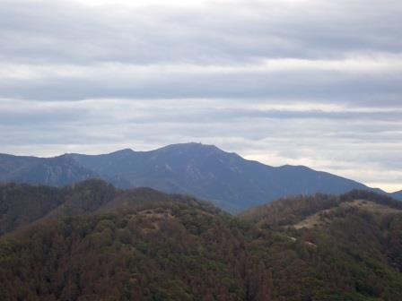 9:13　飯盛山山頂より、瑞牆山、金峰山