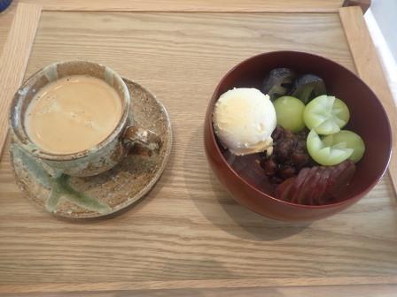 コクテール堂のコーヒーとシェアしていただいたデザートのあんみつ