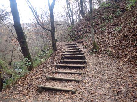 9:44　人ごみを離れ、信濃路自然歩道へ