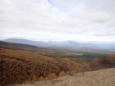 12:31　小浅間山西峰山頂より　左、四阿山、右、白根山、この山は山頂部が立入禁止