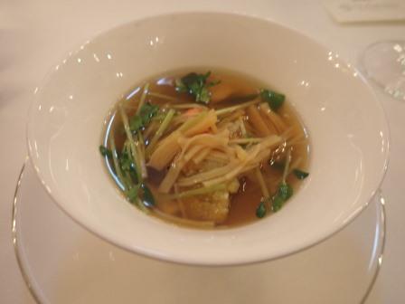 コンソメ、茄子、ズワイ蟹、干し貝柱、生姜の香り