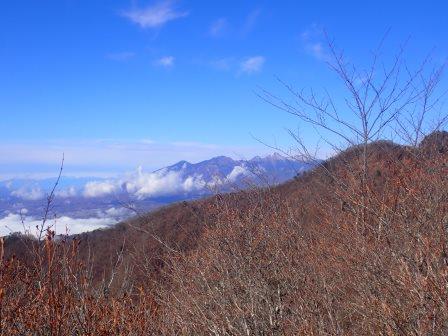 11:12　山頂より、八ヶ岳、眼前には金ヶ岳