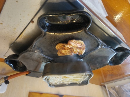 昼食　北杜市小淵沢　かつみ食堂　生ラムジンギスカン定食、追加でご飯中盛一杯