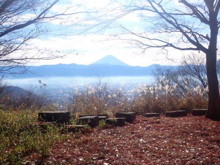 10:06　富士山の見える石の道の広場でコーヒーを淹れ、パンを炙って富士見茶屋