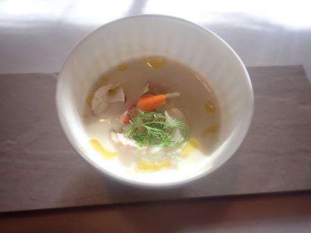 昼食　フレンチレストラン亜絲花　アミューズ　菊芋のポタージュ　蟹と菊芋チップ