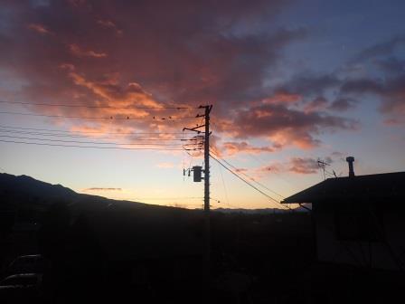 朝7時、日の出前の東の空は晴れの予感