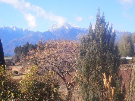 庭から見た甲斐駒ヶ岳
