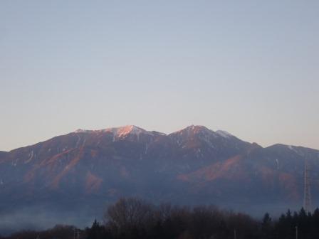 朝7時、朝日を浴びる鳳凰三山