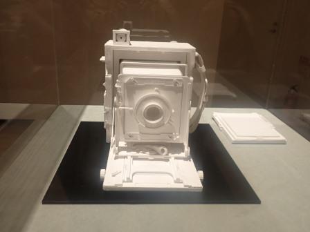 現代の一部作品は撮影可能で、これは紙で出来た作品