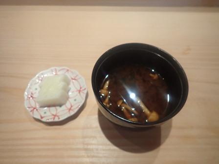 赤出汁と大和芋の香の物