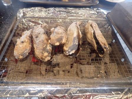 昼食　ラザウォーク甲斐双葉　出張牡蛎小屋　宮城産の牡蛎