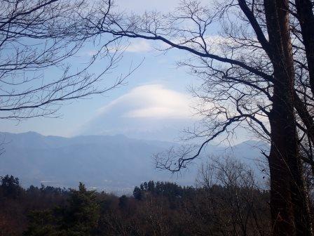 13:52　冨士見ポイントの富士山は雲の中、コーヒーを淹れ、おやつタイム