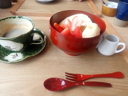 上さんの頼んだ、苺と餡蜜