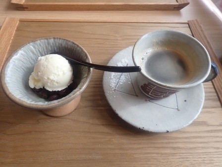 私の頼んだアイスクリームと小豆餡