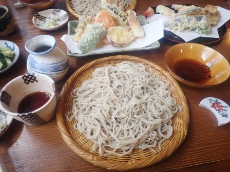 13:43　昼食　しのうち　ざるそば天付、海老二尾と野菜天