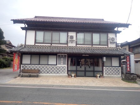 16:22　羊羹を買った江戸期創業の太田甘池堂（おおたかんちどう）の向かいにあった越後屋旅館