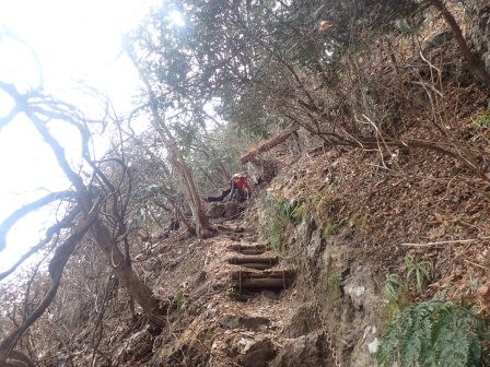 11:20　山頂まではかなりの箇所が鎖場となる