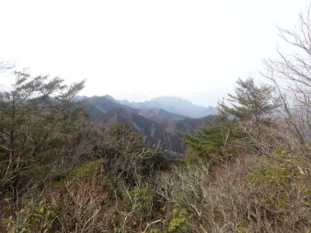11:39　四阿屋山山頂、両神山の眺望