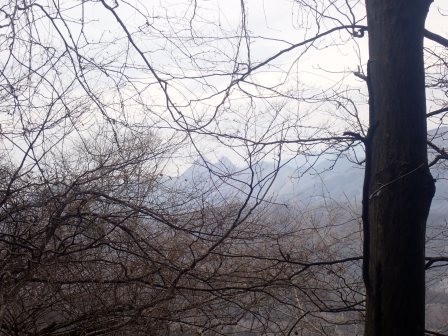 12:44　気になった三角形ニコニコの山並み