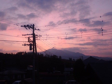 朝5:40　西の空、茅ヶ岳